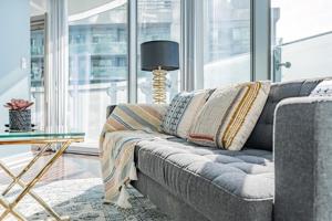 Sunny 2 Bedroom Condo in Downtown Toronto CN Tower, Lake View Balcony