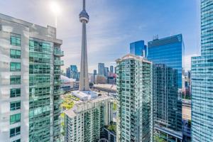Sunny 2 Bedroom Condo in Downtown Toronto CN Tower, Lake View Balcony