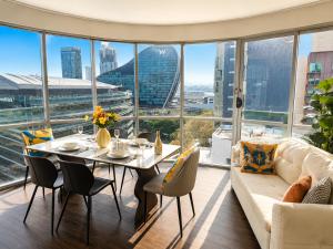 Luxury CBD Apartment with Darling Harbour Views