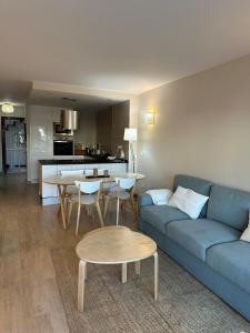 Modern central Apartment steps from Puerto Marina