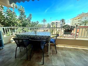 Modern central Apartment steps from Puerto Marina