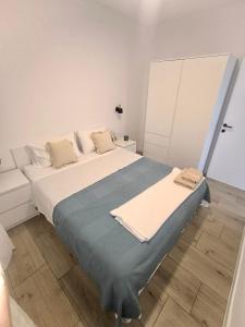 Aparment with Private Pool Shades of blueMM