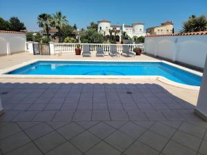 Belle villa de plain pied avec amarre 12,5 m