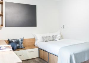 Students only Bronze Ensuite 3 mins from London Metropolitan University - Highbury Residence