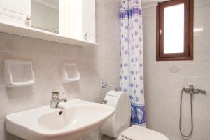 Galatas studio 3, ideal for solo travellers, 750m from the beach