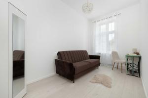Przytulny Apartament z Dwiema Sypialniami Blisko Centrum by Noclegi Renters