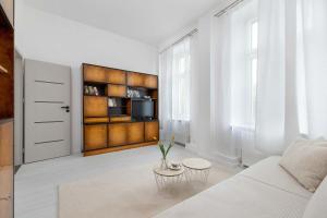 Przytulny Apartament z Dwiema Sypialniami Blisko Centrum by Noclegi Renters