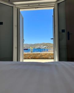 Salty Rock - Kythnos Suite