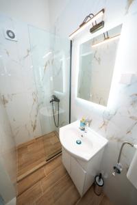 Penelope - Luxury Sea Front Studio