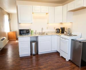 The Canyon Escape-Private Suite, Kitchen & 20 Mins to Grand Canyon South Rim-84A
