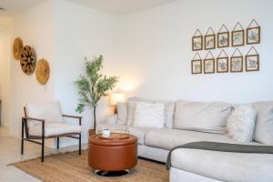 Cozy DLuxx Vacation Home Close to Disney 1046