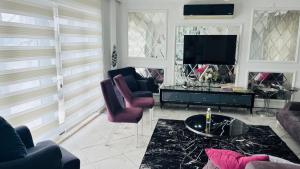 WHİTE ROSE VİLLA Jakuzili ve Isıtma Havuzlu