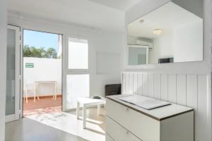 Jacaranda Studios, Es Canar