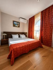 Family Art Hotel Gallery