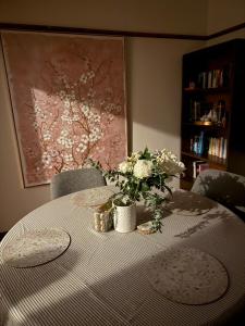 Cosy apartment on quiet road by soul of Cammeray