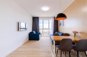 20-205 Kvartet, Vasyl Lypkivskyi 16g, Kyiv, railway station, metro nearby, fantastic city view, 15 kW backup power, Petrovdom Apartment