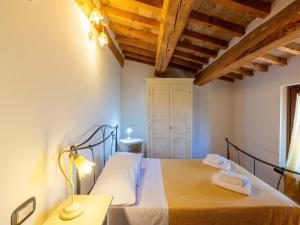 Apartment in a farmhouse with 2 swimming pools