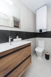 WELCS APARTAMENTO 375 EMP con piscina y parking