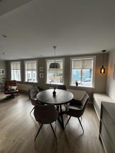 Stylish 3BR Home with Hot Tub Near Reykjavík