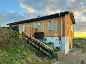 House From 1949 With Views Of Lighthouses And Sea