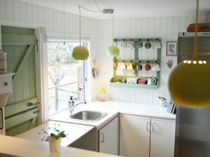 Summer House With Cozy Garden Near The Beach