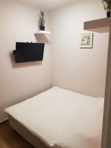 Tiny apartment in 8th district