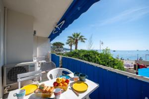 2-Br Seafront Apartment in Cannes