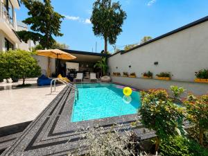 Luxury Villa Apt with Private Pool & Gym