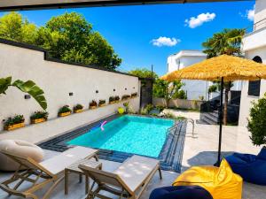 Luxury Villa Apt with Private Pool & Gym