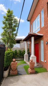 Phnom Penh - 4 Bedroom Luxury Town House