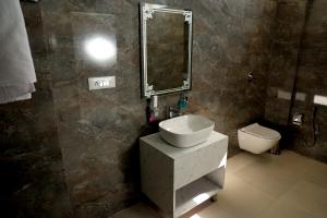 Hotel Maurya Greens