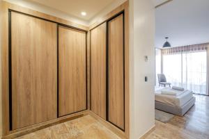 Modern 1-Bedroom Apartment with Free Parking