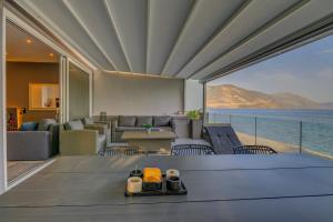 Kalafatis beach home