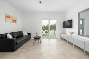 Komfortowe Apartamenty dla 6 Osób z Parkingiem w Śliwinie by Noclegi Renters