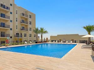 Airstay - 2BR Retreat - Huge Balcony - Remraam