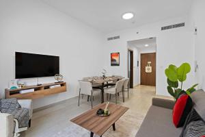 Airstay - 2BR Retreat - Huge Balcony - Remraam