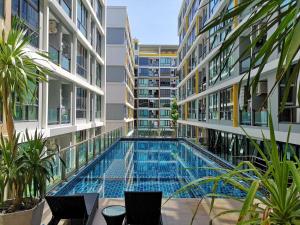Cozy Condo near MRT station and malls