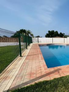 Chalet con piscina privada no aceptamos grupos de jovenes