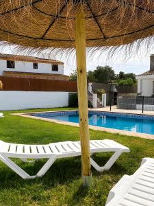 Chalet con piscina privada no aceptamos grupos de jovenes