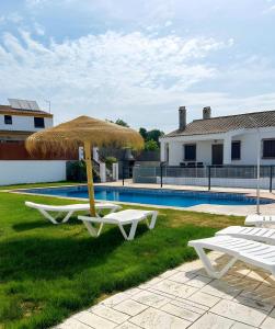 Chalet con piscina privada no aceptamos grupos de jovenes