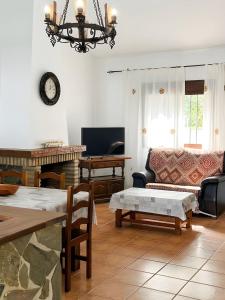 Chalet con piscina privada no aceptamos grupos de jovenes