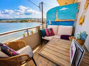 Orpheus House Beachfront 2BR Apartment with Balcony & Sea View Walk to Old Town
