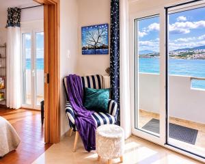 Orpheus House Beachfront 2BR Apartment with Balcony & Sea View Walk to Old Town