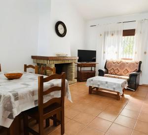 Chalet con piscina privada no aceptamos grupos de jovenes
