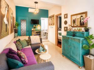 Orpheus House Beachfront 2BR Apartment with Balcony & Sea View Walk to Old Town