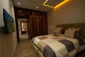 Luxuriöse neue Wohnung mit Veranda im Zentrum