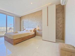 Modern Penthouse Near Beach & Promenade