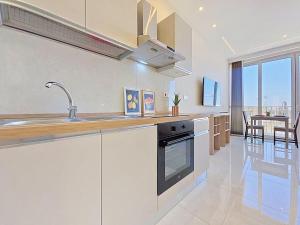 Modern Penthouse Near Beach & Promenade