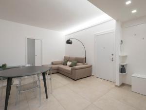 Xenia Milano - 3 room apt in Via Deruta 18