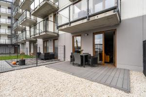Comfortable Apartment with Parking & Garden by Noclegi Renters